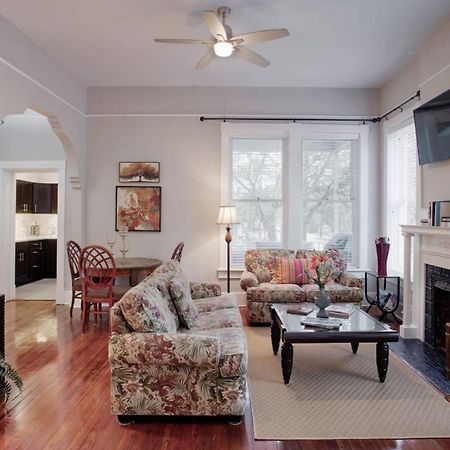420Waldburg A - Modern Apt With Southern Charm Blocks From Forsyth Apartment Savannah Exterior photo