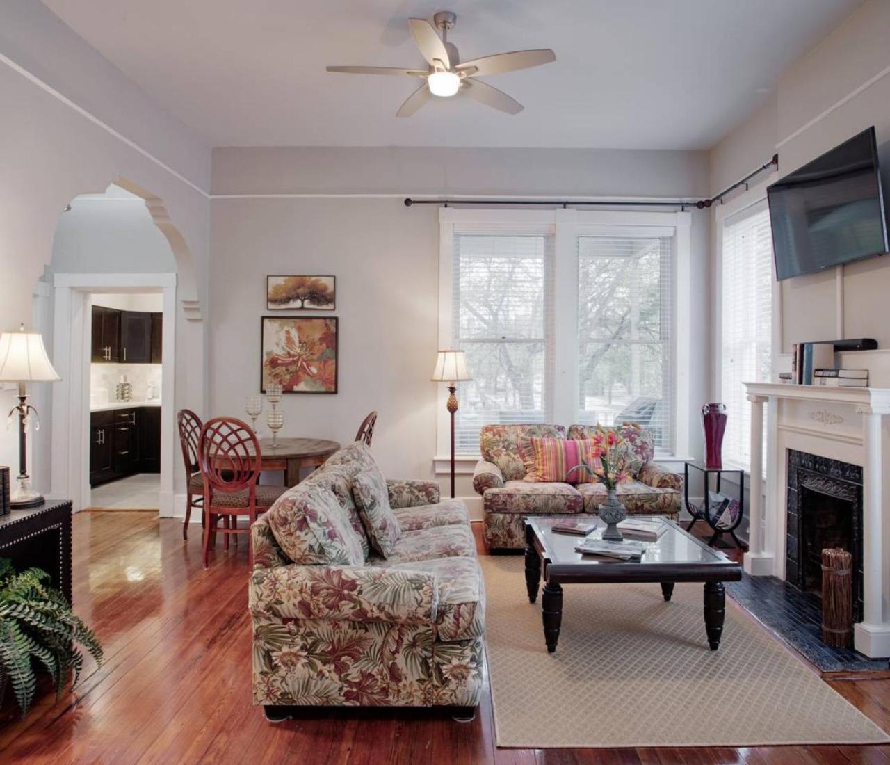 420Waldburg A - Modern Apt With Southern Charm Blocks From Forsyth Apartment Savannah Exterior photo