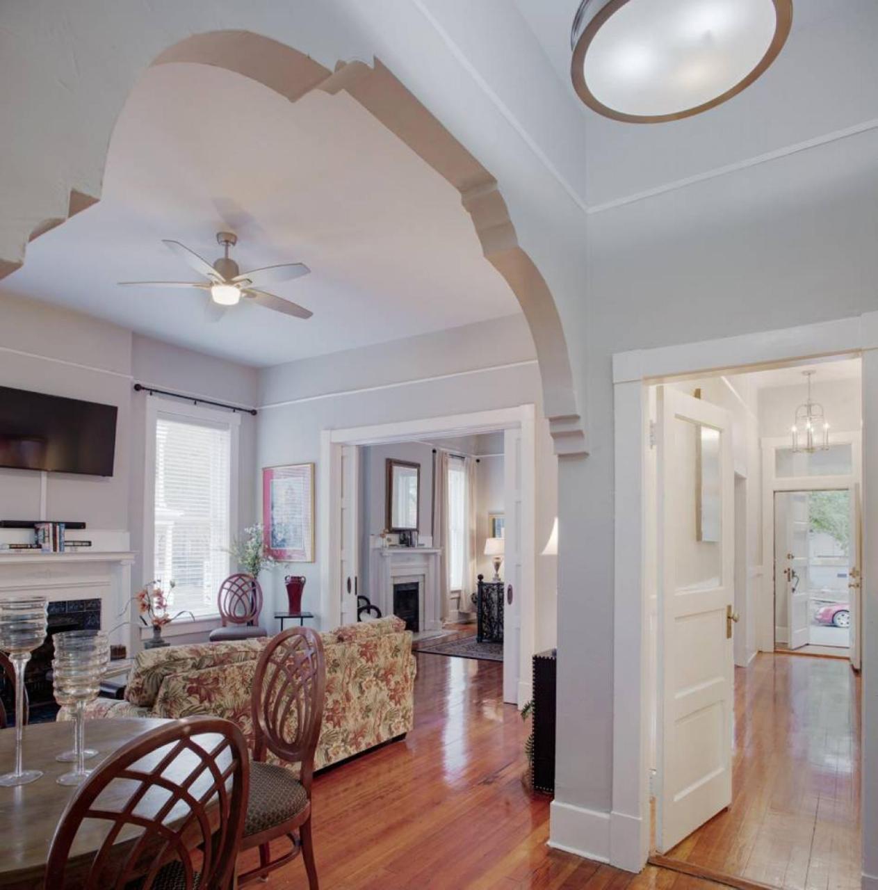 420Waldburg A - Modern Apt With Southern Charm Blocks From Forsyth Apartment Savannah Exterior photo