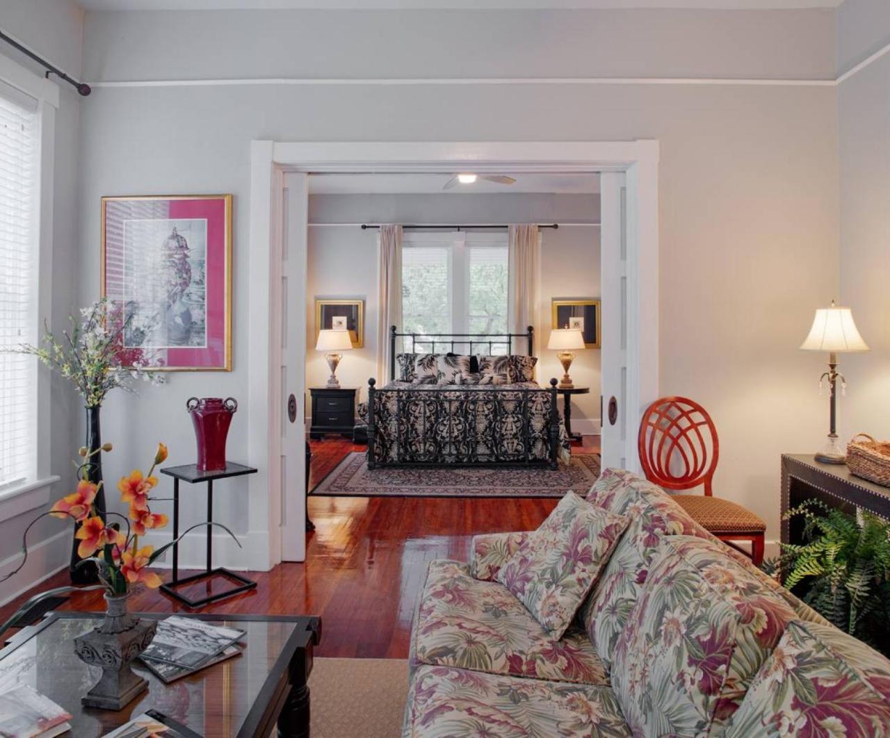 420Waldburg A - Modern Apt With Southern Charm Blocks From Forsyth Apartment Savannah Exterior photo