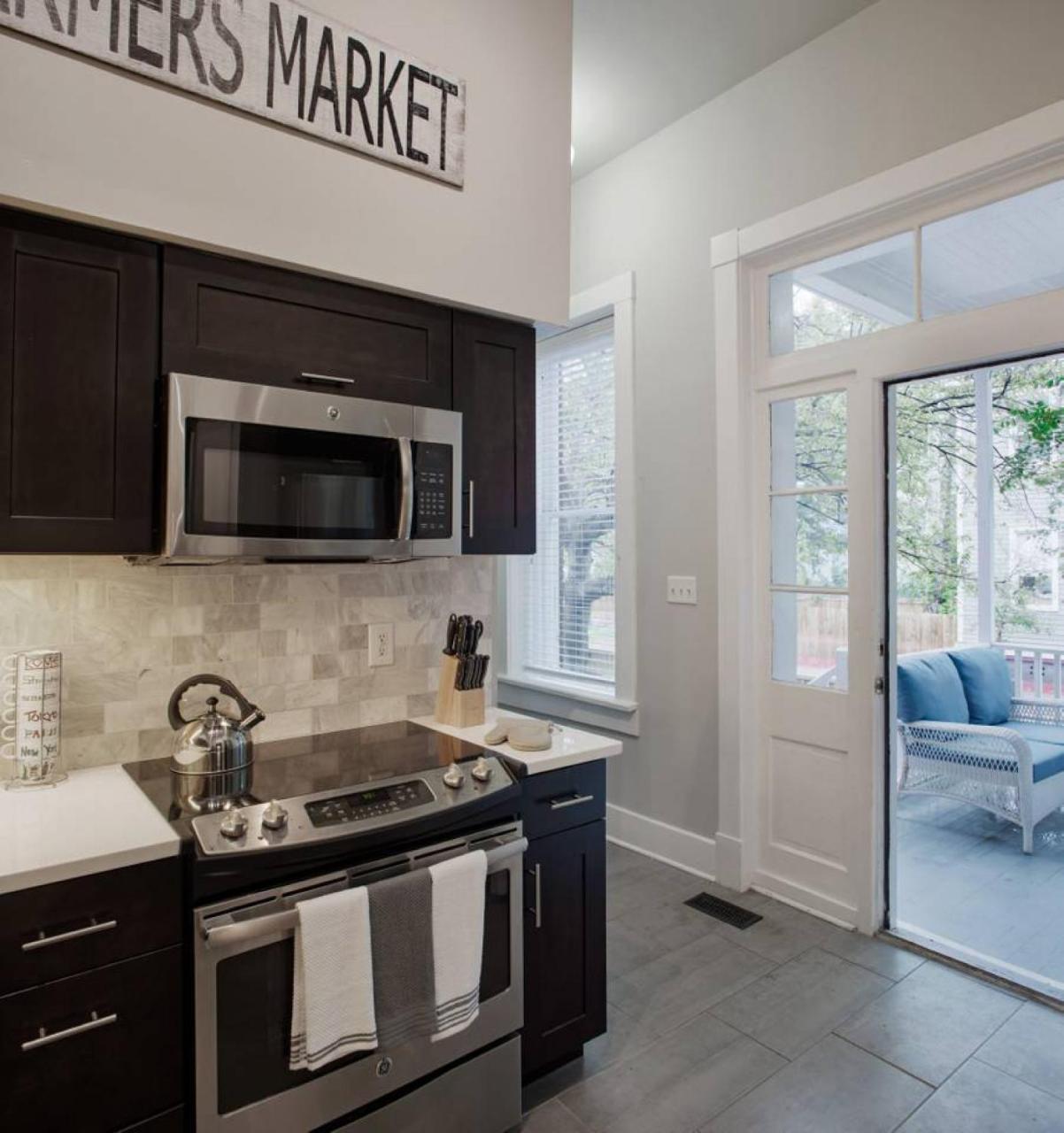 420Waldburg A - Modern Apt With Southern Charm Blocks From Forsyth Apartment Savannah Exterior photo